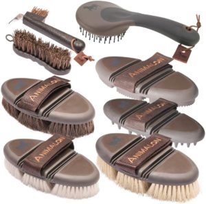 Animalon Deluxe-Set | Alle Premium-Produkte der CareFlex Pflegeserie | CareFlex Rosshaar-Kardätsche, Striegel, Glanzbürste und Massage-Striegel, Wurzelbürste, Mähnen- & Schweifbürste, Hufbürste, Hufkratzer | Bürsten Set